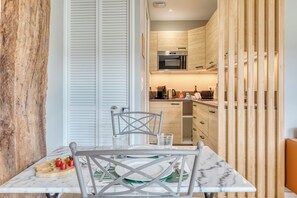 Signature Studio Suite, 1 Queen Bed, Non Smoking, Garden View (Appartement Le Normandie) | Dining - La Venelle Saint-Nicolas (Rouen)