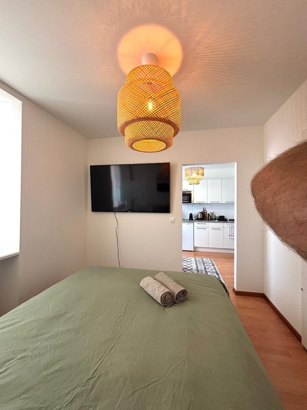 1 habitación, tabla de planchar con plancha, wifi y ropa de cama 