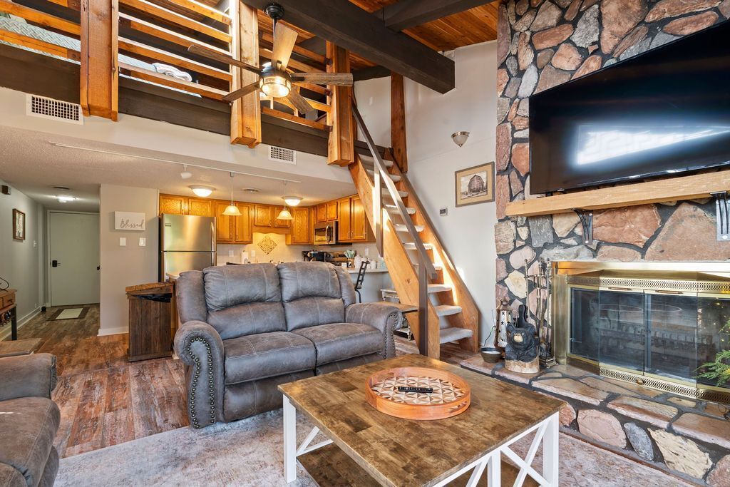 TV, fireplace