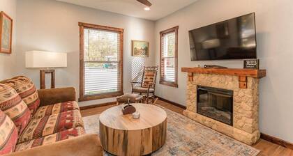 Deluxe King One-Bedroom Cottage (Mobility Accessible)