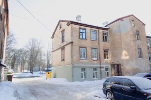 Exterior - Cozy Studio at Pernavas 58 | Modern & Ground Floor (Rīga)