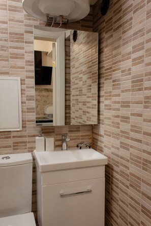 Hair dryer - Cozy Studio at Pernavas 58 | Modern & Ground Floor (Rīga)