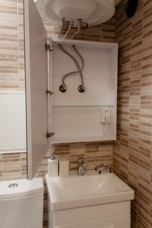 Hair dryer - Cozy Studio at Pernavas 58 | Modern & Ground Floor (Rīga)