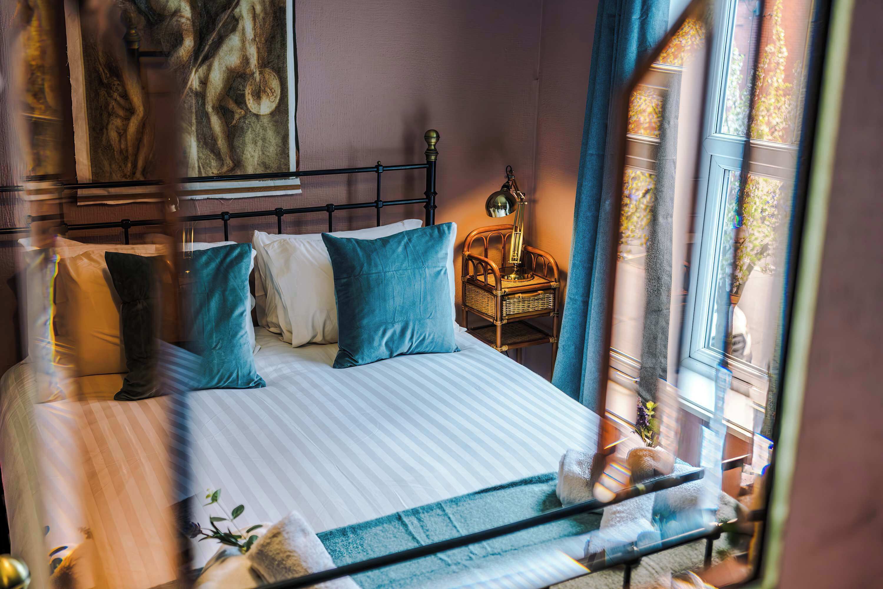 4 bedrooms, desk, iron/ironing board, WiFi