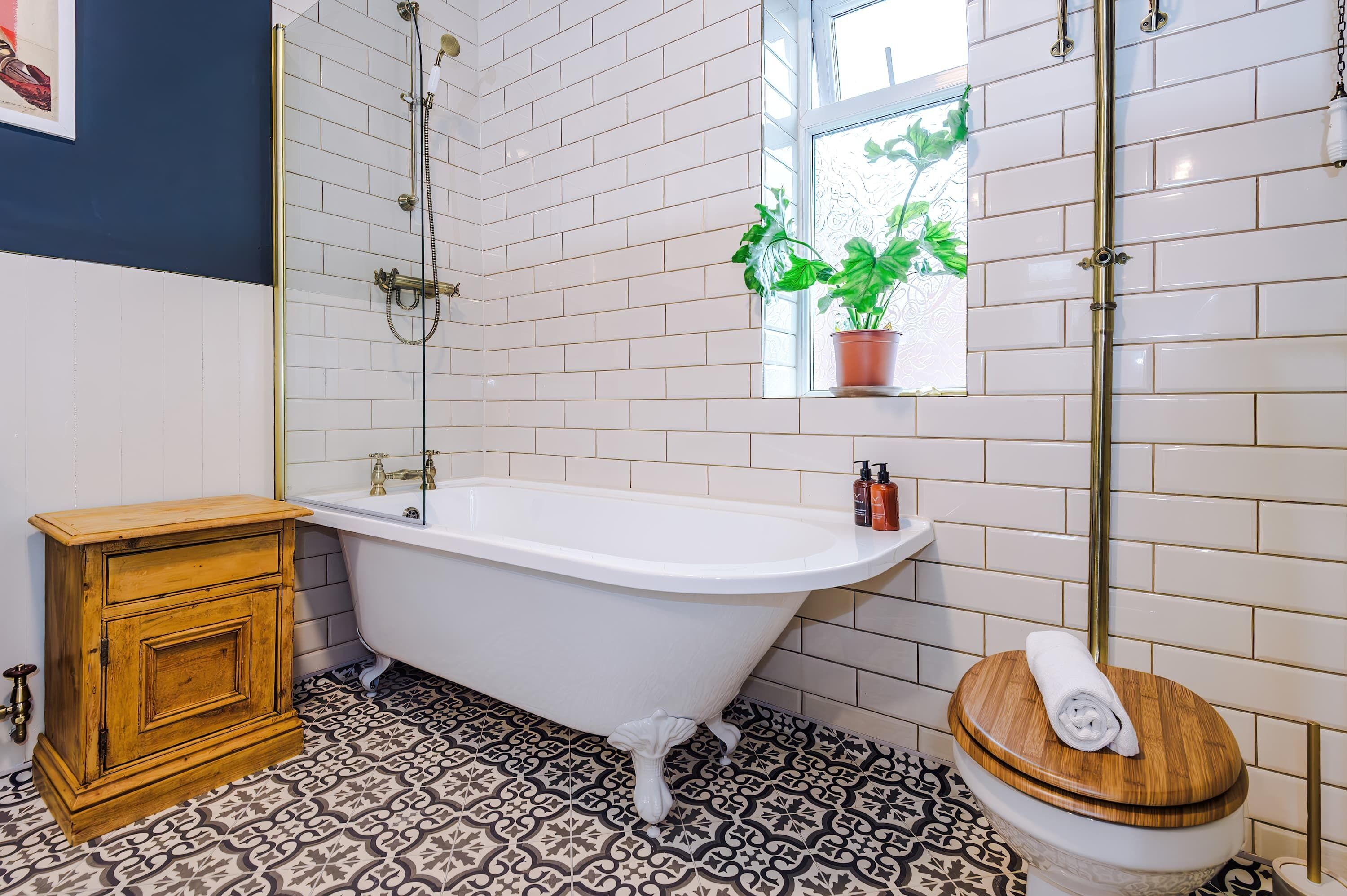 Shower, hair dryer, towels, shampoo