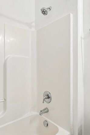 Hair dryer, towels - Walk to Vanderbilt from The Commodore Condo, Just 10 min to Broadway (Nashville)