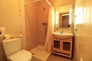 Dusche, Handtücher, Toilettenpapier