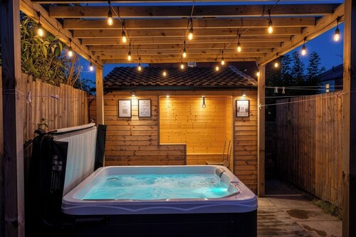 Hot Tub House! Spacious Home Near Beach and Parking