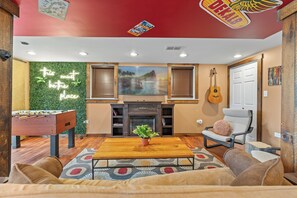 Games room - Friendship Lakefront with Dock, Paddle Boat (Friendship)