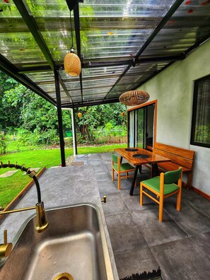 Outdoor dining - Kai Apartments - 30 Steps to Shoreline Serenity (Punta Uva)