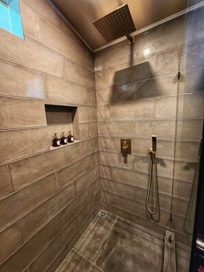 Shower, hair dryer, towels, soap - Kai Apartments - 30 Steps to Shoreline Serenity (Punta Uva)