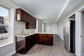 Private kitchen - Slick, Modern Retreat Near Downtown Sleeps 8 (Chicago)
