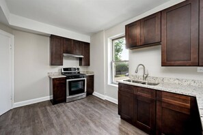 Private kitchen - Slick, Modern Retreat Near Downtown Sleeps 8 (Chicago)
