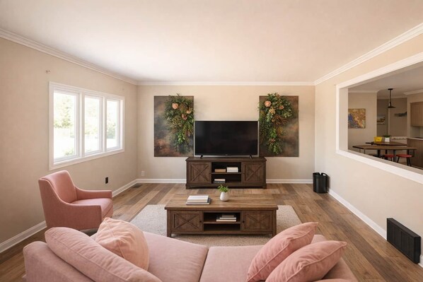 Smart TV, fireplace