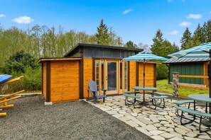 Outdoor dining - Unique Tiny Home Village, 3 units,  Beach Access (Port Ludlow)