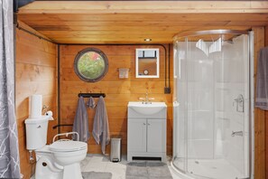 Handtücher, Seife, Shampoo, Toilettenpapier