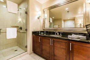 Shower, hair dryer, towels, shampoo - MGM Studio 25818 Pool View (Las Vegas)