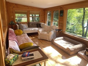 Living area - Lovely lakefront cottage, filled with light (Westhampton)
