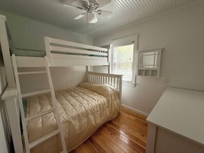 Room - Lovely lakefront cottage, filled with light (Westhampton)