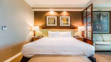 Desk, iron/ironing board, WiFi, bed sheets