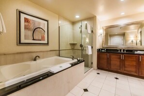 Shower, hair dryer, shampoo - MGM 1-BR Condo by Zelloo 33821 (Las Vegas)