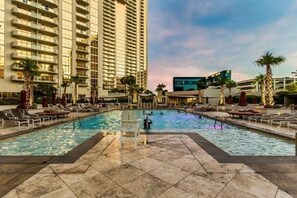 Pool - Free Valet, No Resort Fee: MGM Studio 3718 (Las Vegas)