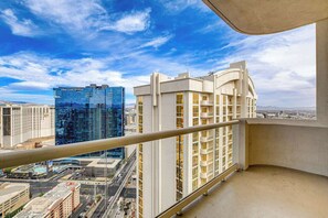 Property grounds - Large 1BR at MGM with Strip View (Las Vegas)