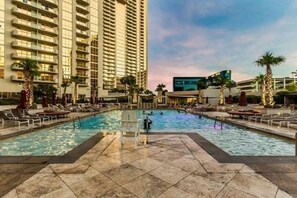 Pool - MGM 06604 Deluxe Studio Pool View (Las Vegas)