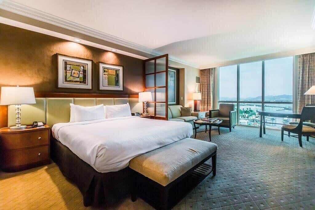 WiFi, bed sheets