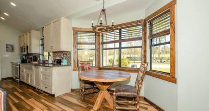 Premium Queen One-Bedroom Cottage