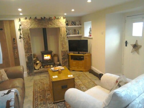 Cosy Cottage Retreat. Log Burner. Courtyard & Starry Skies