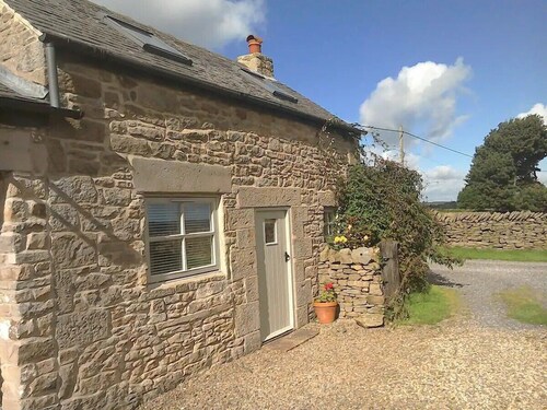 Cosy Cottage Retreat. Log Burner. Courtyard & Starry Skies