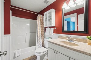 Hair dryer, towels - Spacious 3 bdrm with Loft, 2 Bath Plus, 1630 Sq Ft.  Many onsite amenities with Golf/Skiing near by! (Harbor Springs)