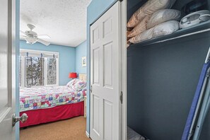 3 habitaciones, escritorio, tabla de planchar con plancha y wifi gratis 