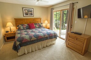 2 bedrooms, desk, iron/ironing board, free WiFi - Spacious 2 bdrm, 2 Bath, 1030 Sq Ft.  Many onsite amenities with Golf/Skiing near by! (Harbor Springs)