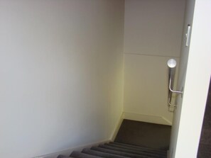 Interior - 3 Level Lakeside Apartment, Magnificent Lake Mountain Views & Ensuite Bathroooms (Queenstown)
