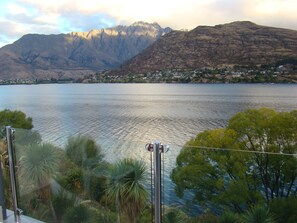 View from property - 3 Level Lakeside Apartment, Magnificent Lake Mountain Views & Ensuite Bathroooms (Queenstown)