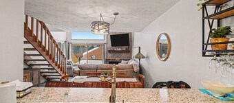 Spacious 2 bdrm, 2 Bath with Loft, 1500 Sq Ft. Many onsite amenities with Golf/Skiing near by!