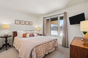 2 bedrooms, desk, iron/ironing board, free WiFi