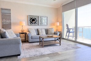 Smart TV, fireplace, video games, books - Gulf Front Master - Close to Pier Park (Panama City Beach)