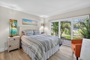 Room - Enjoyable 1-bedroom 1-bath condo in charming Marco Island. (Marco Island)