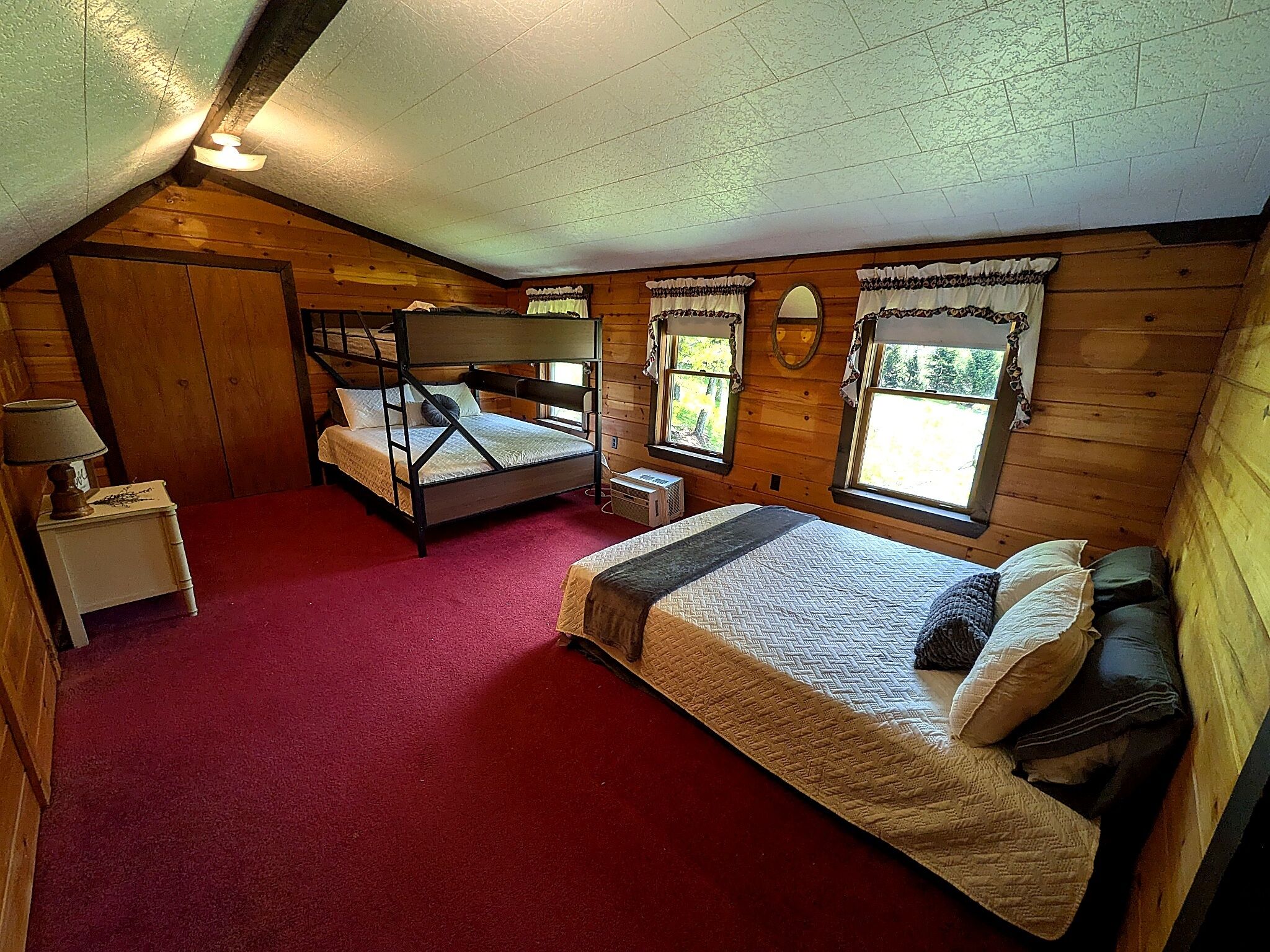 5 bedrooms, free WiFi, bed sheets
