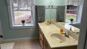 Towels, toilet paper -  Enjoy a beautiful log cabin overlooking Belleville, PA with stunning views (Belleville)