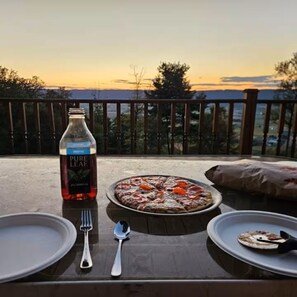 Outdoor dining - Enjoy a beautiful log cabin overlooking Belleville, PA with stunning views (Belleville)