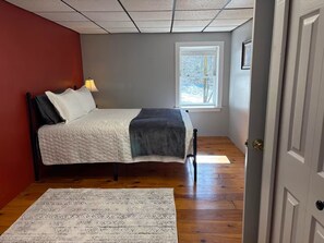 Room - Enjoy a beautiful log cabin overlooking Belleville, PA with stunning views (Belleville)