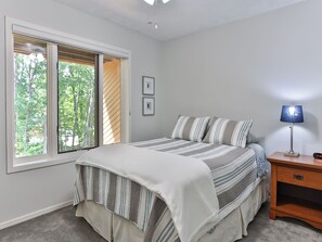 2 bedrooms, desk, iron/ironing board, free WiFi - Spacious 2 bdrm, 2 Bath with Loft, 1380 Sq Ft.  Many onsite amenities with Golf/Skiing near by! (Harbor Springs)
