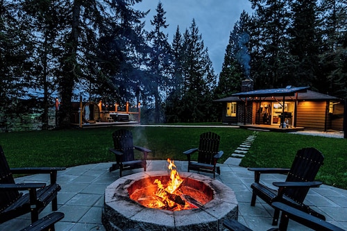 Evergreen Escape: Sauna, Cold Plunge & Hot Tub
Near the beautiful Deception Pass