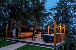 Outdoor spa tub - Evergreen Escape: Sauna, Cold Plunge & Hot Tub
Near the beautiful Deception Pass (Oak Harbor)