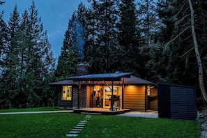 Exterior - Evergreen Escape: Sauna, Cold Plunge & Hot Tub
Near the beautiful Deception Pass (Oak Harbor)