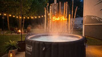 Bain à remous extérieur
